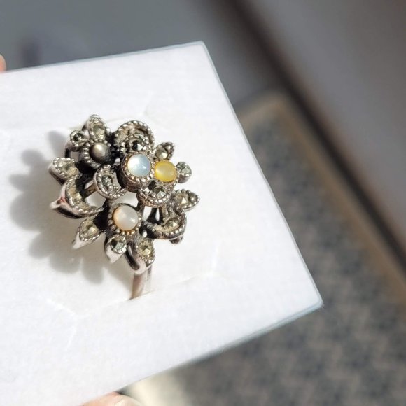 Vintage Sterling Silver Marcasite and Glass Beads Ring - Picture 6 of 8